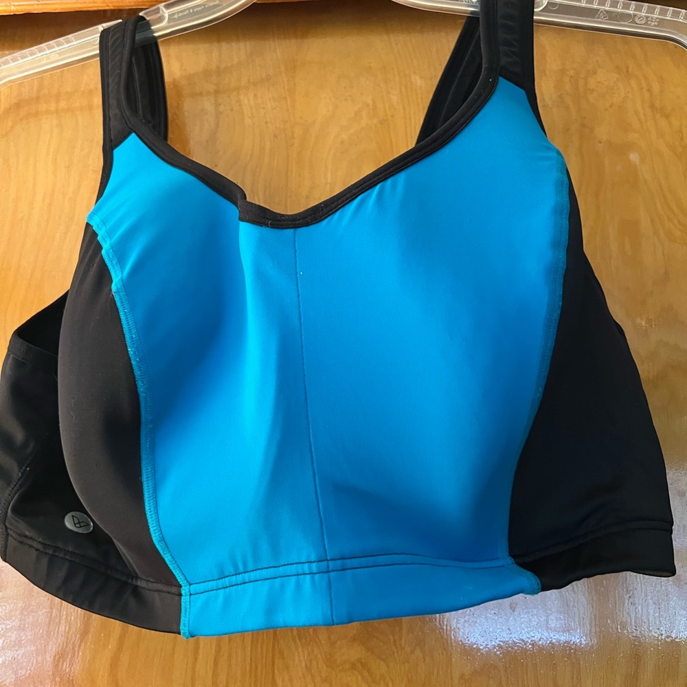 MAKE ME AN OFFER!! LIVI Active 44D sports bra.